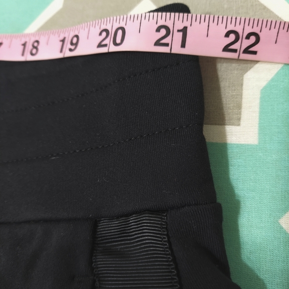 Athleta Drawstring Shorts - Picture 4 of 6